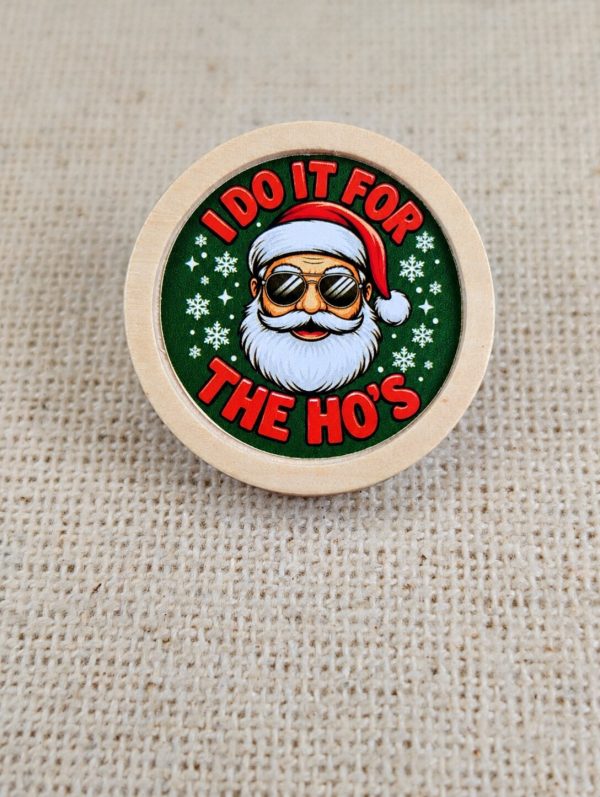 I Do It for the Ho's Christmas Pin Badge – Funny Adult Humour Wooden 30mm Brooch – Handmade
